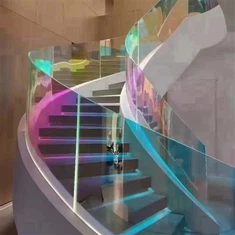 กระจกโค้งงอ